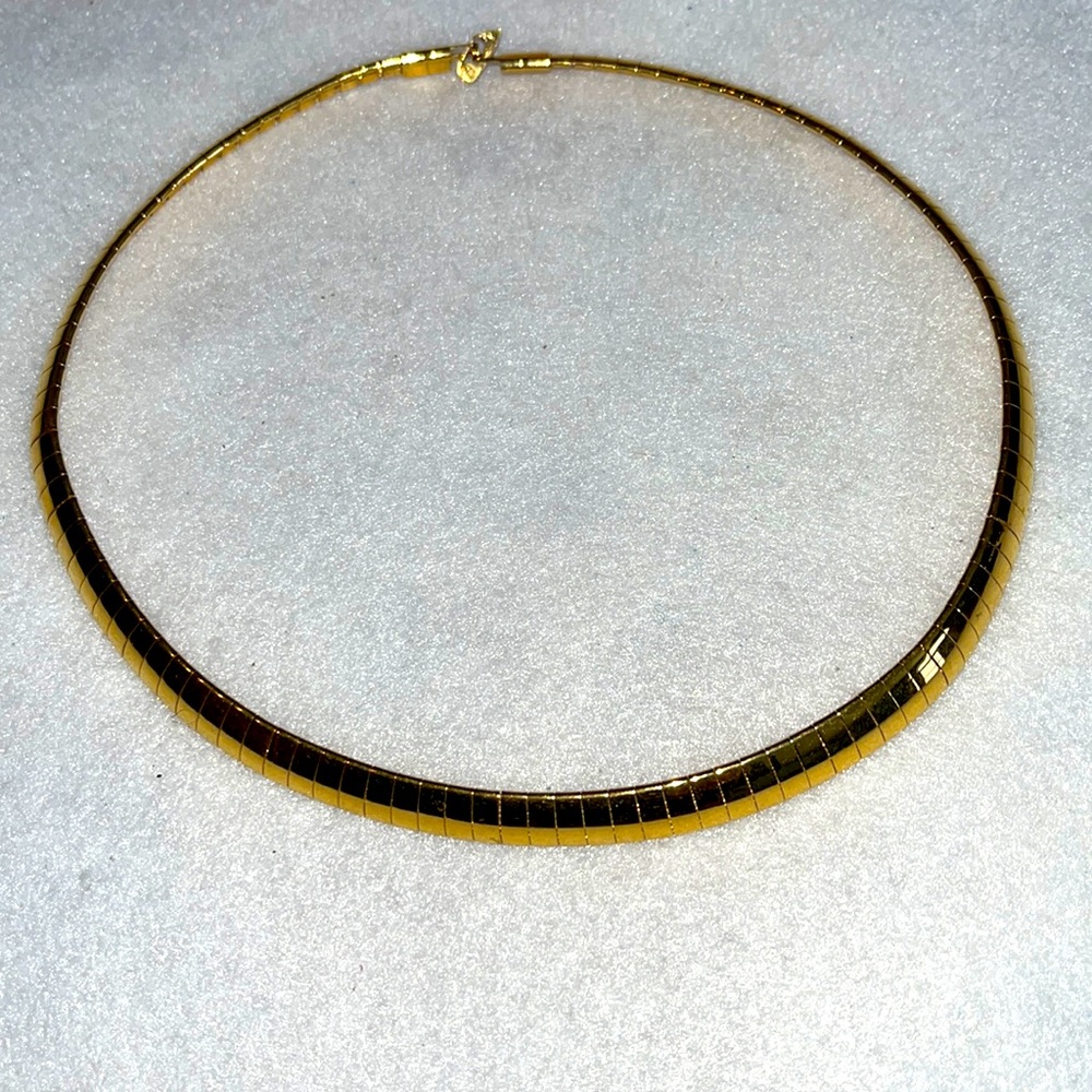 Unsigned gold tone choker necklace